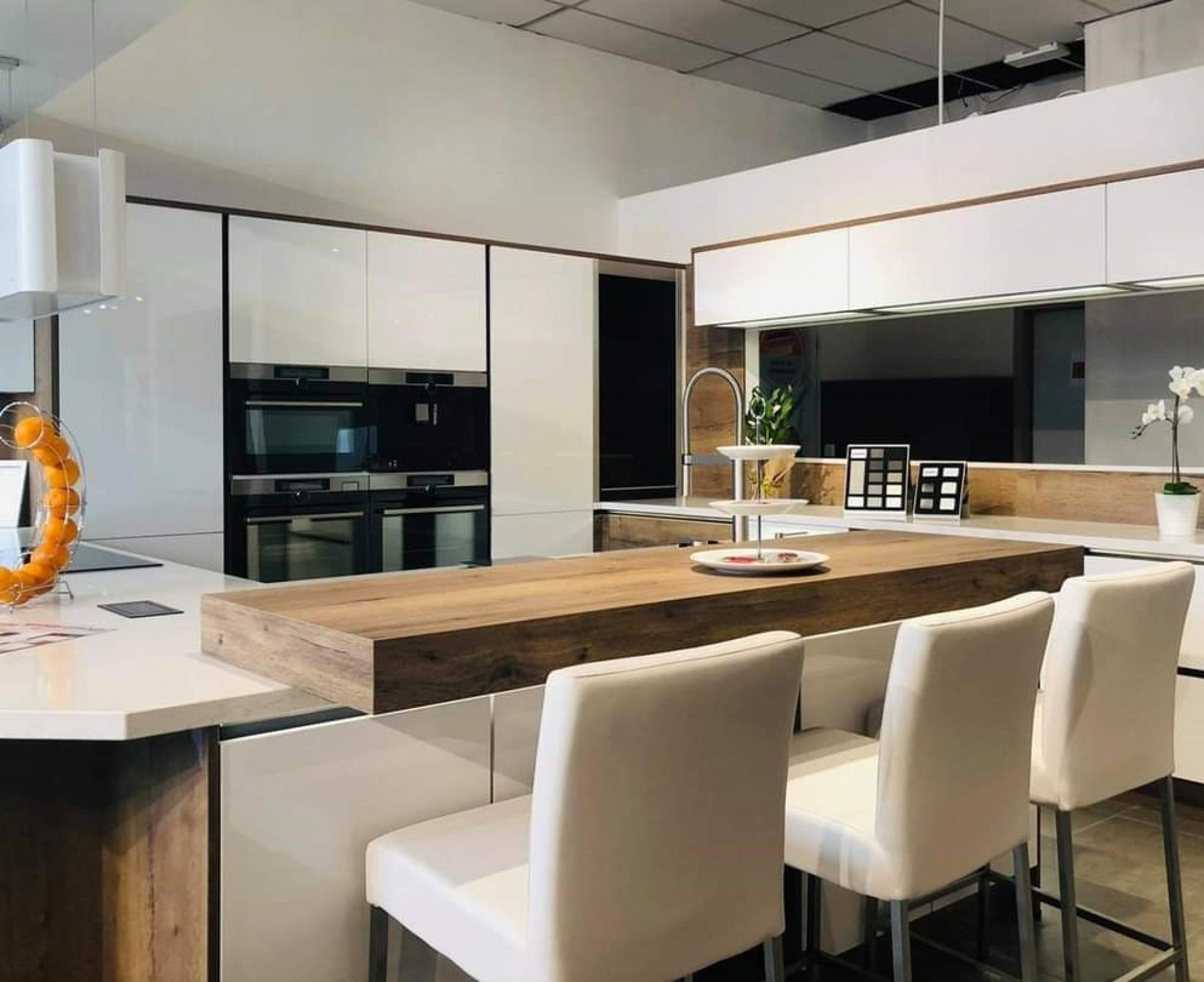 Société spécialisée dans les cuisines équipées, les dressings et le mobilier sur mesure.